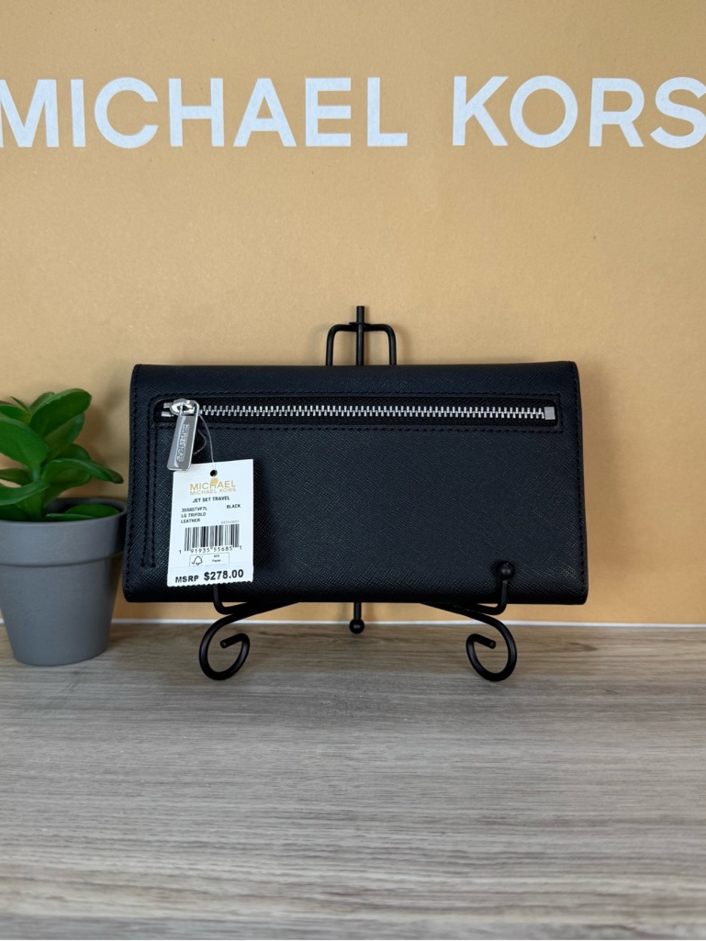 Michael Kors Wallet - Picture 4 of 8
